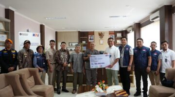 Komitmen Berkelanjutan, KAI Divre II Sumbar Salurkan Hampir Rp300 Juta Dana TJSL pada Semester I 2026