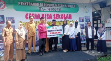 UPZ Baznas Semen Padang Salurkan Bantuan Pendidikan untuk 362 Pelajar dan Mahasiswa