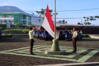 Dok. Foto   Petugas Penggerek Bendera Merah Putih pada Upacara Hari Anak Nasional di lapangan upacara UIN Bukittinggi (23/07/2026) 
