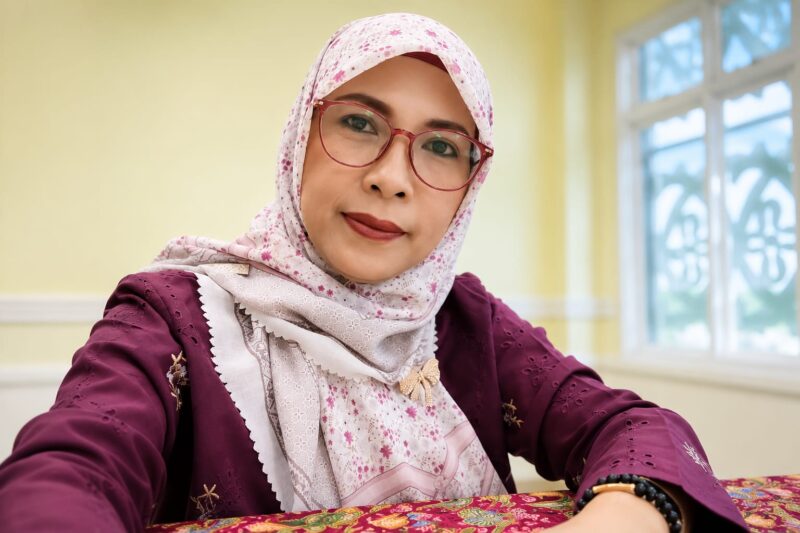 Ka.Prodi S2 PAI UIN Bukittinggi  Dr. Hidayani Syam