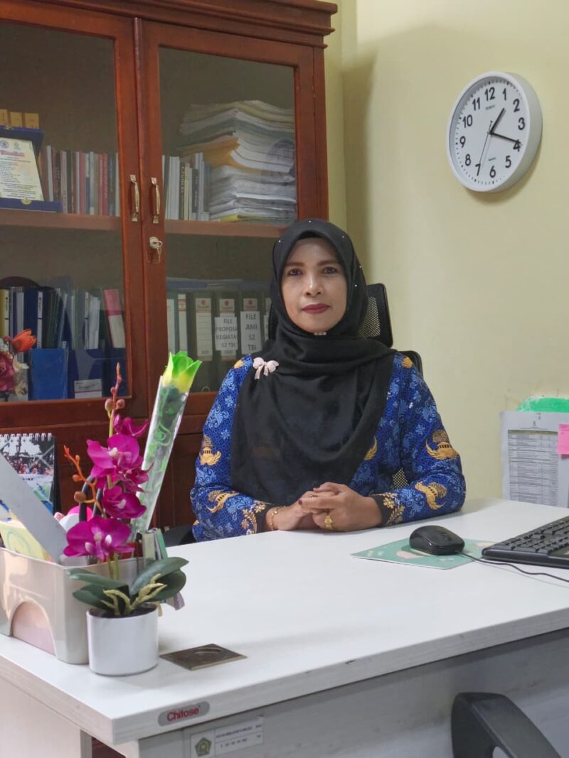 Foto   Ketua Prodi S2 Pendidikan Agama Islam (PAI) UIN Bukittinggi Dr. Hidayani Syam, M.Pd