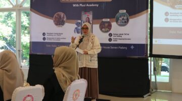 FKIK Semen Padang Bekali 30 Pelaku UMKM Strategi Pemasaran Digital Berbasis AI
