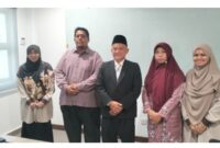 Dok. Foto Dekan Fakulti Pendidikan UIS, Dr. Sapie (ditengah) bersama dengan Peneliti/Dosen UIN Bukittinggi Dr. Veni Roza