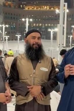 Dari Tanah Suci, Andre Rosiade dan Jemaah Umrah Berdoa agar Karhutla Padam