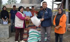 Bantuan Logistik Pangan Tiba untuk 10 KK Terdampak Kebakaran di Pauh Padang