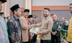 Perjuangkan Hak Warga Transmigrasi, Zigo Rolanda Serahkan 114 Sertifikat Tanah di Padang Tarok