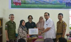 50 Siswa Kurang Mampu di Indarung Terima Bantuan Sekolah