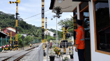 KAI Divre II Sumbar Terus Perkuat Keselamatan Perlintasan Sebidang Kereta Api